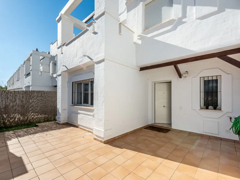 Bright CORNER Semi-Detached Home in Los Naranjos de Marbella, Just 1.5 km from the Beach and Puerto Banús