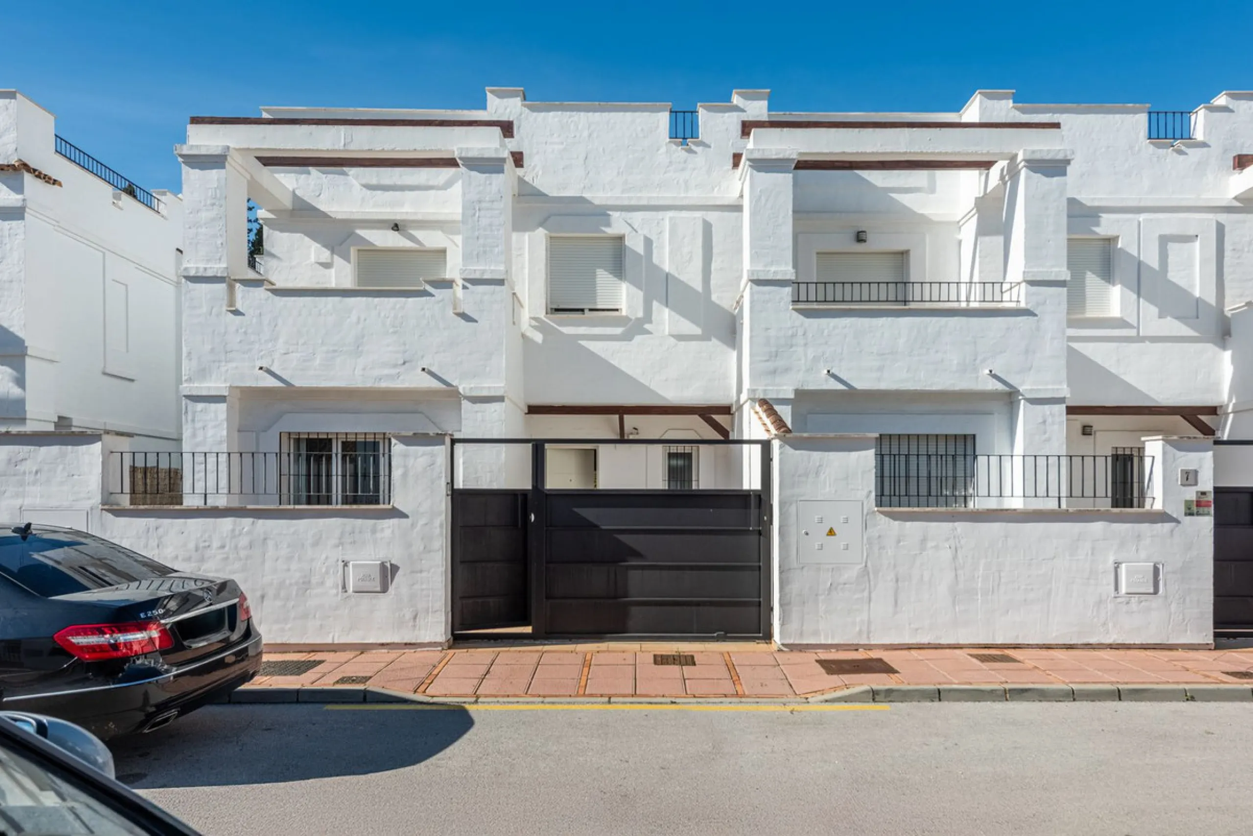 Bright CORNER Semi-Detached Home in Los Naranjos de Marbella, Just 1.5 km from the Beach and Puerto Banús
