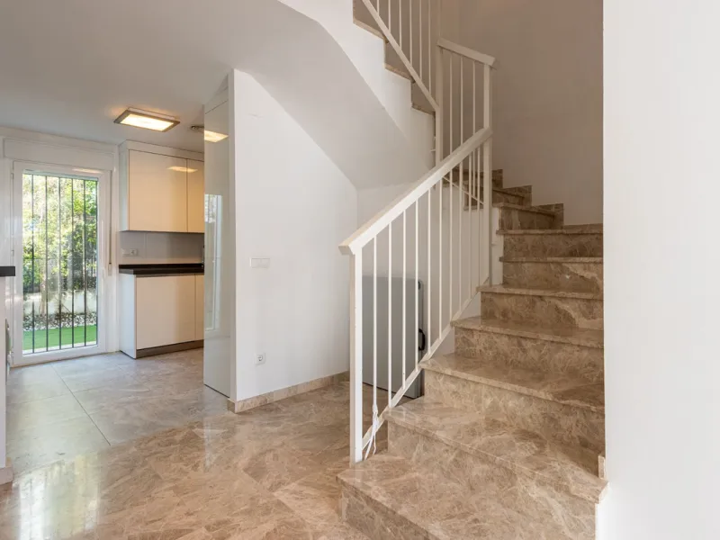 Bright CORNER Semi-Detached Home in Los Naranjos de Marbella, Just 1.5 km from the Beach and Puerto Banús