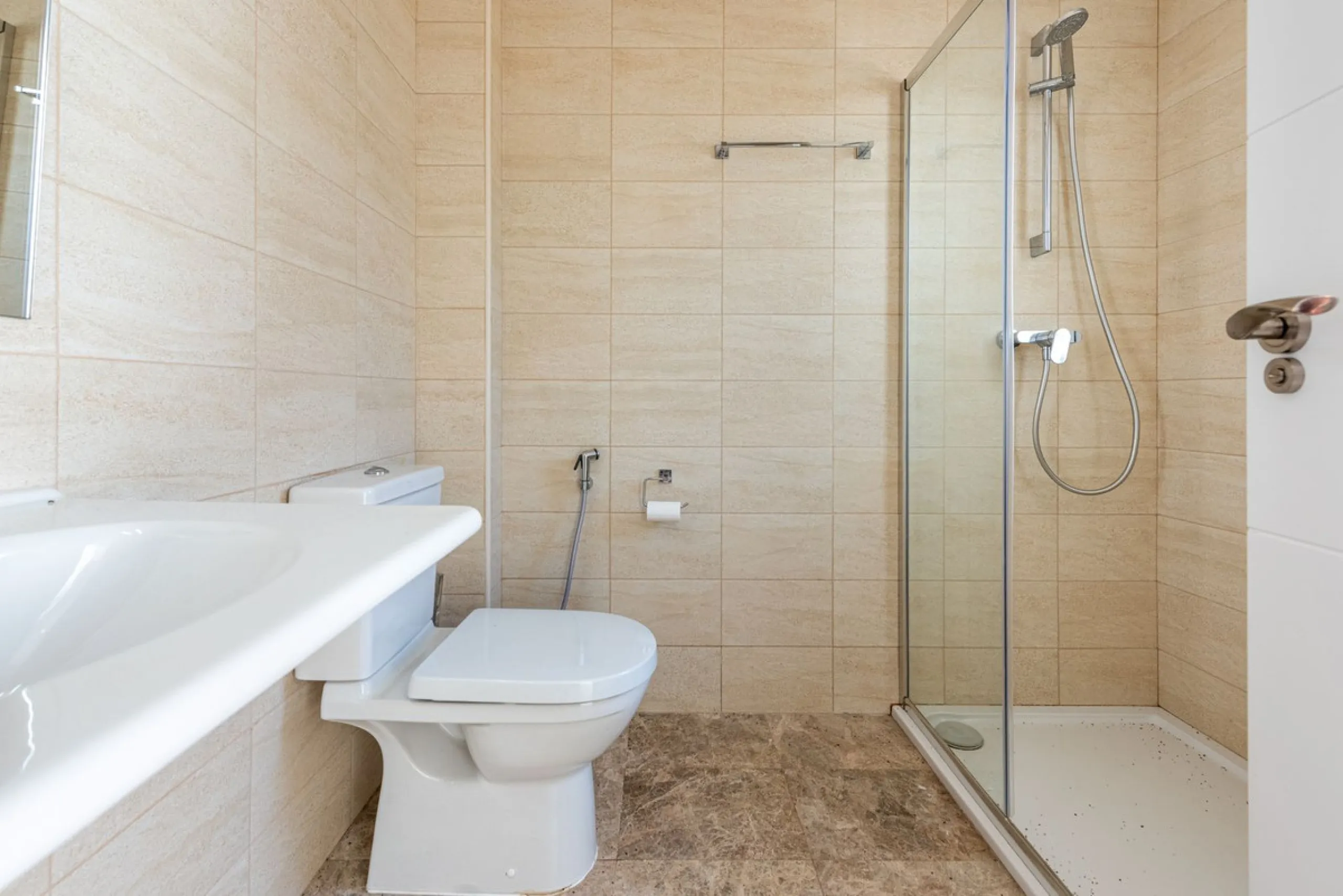 Bright CORNER Semi-Detached Home in Los Naranjos de Marbella, Just 1.5 km from the Beach and Puerto Banús
