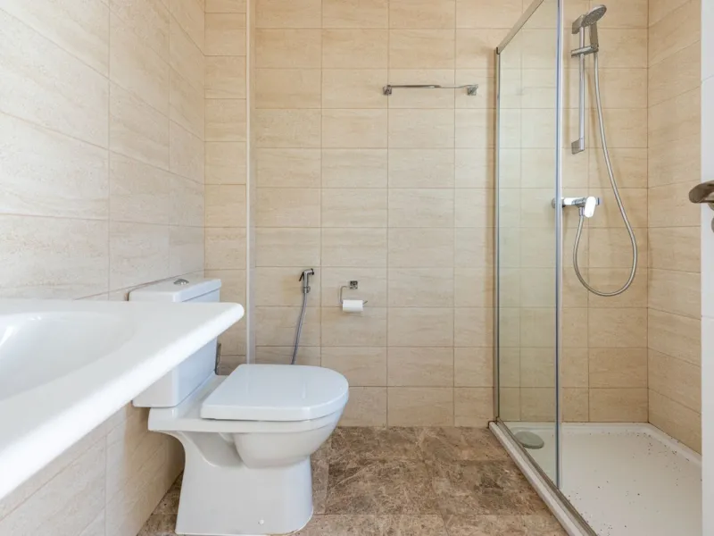 Bright CORNER Semi-Detached Home in Los Naranjos de Marbella, Just 1.5 km from the Beach and Puerto Banús