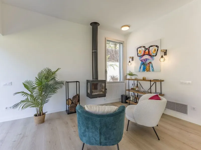 Renovated Contemporary Home with Private Pool in Esplugues de Llobregat, Barcelona