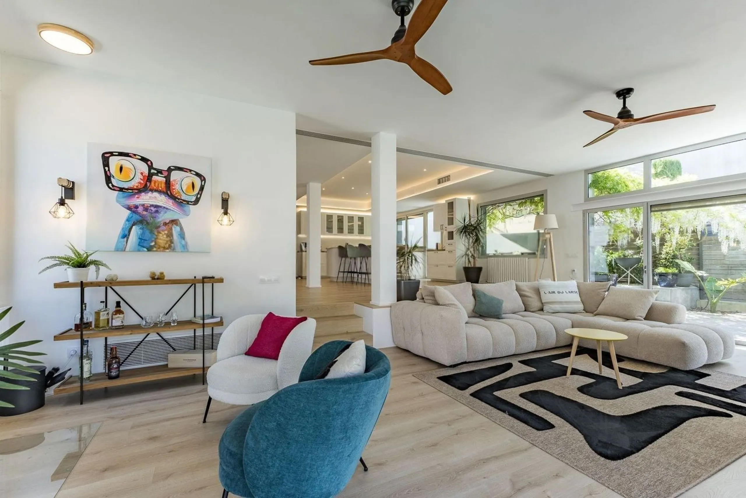Renovated Contemporary Home with Private Pool in Esplugues de Llobregat, Barcelona
