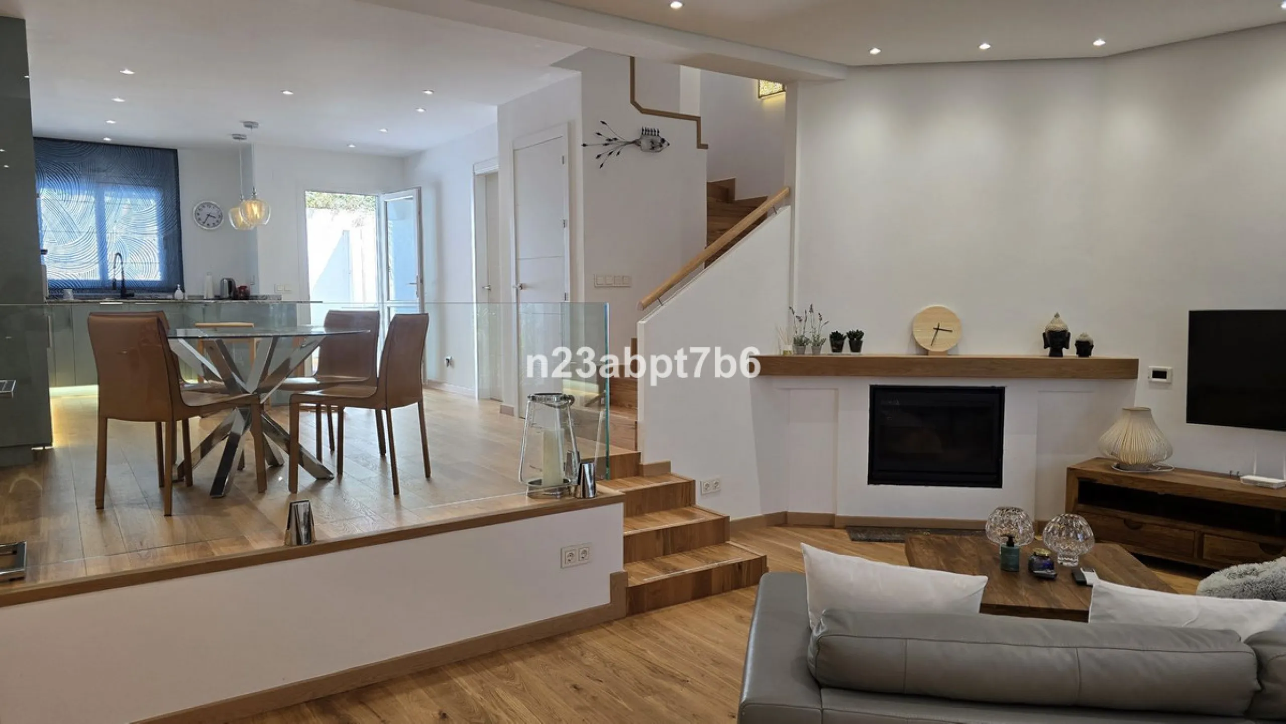 This beautiful townhouse has been TOTALLY RENOVATED to a high standard and is located in Zahara de Istan, just an 8-minute drive from Marbella's Golden Mile.