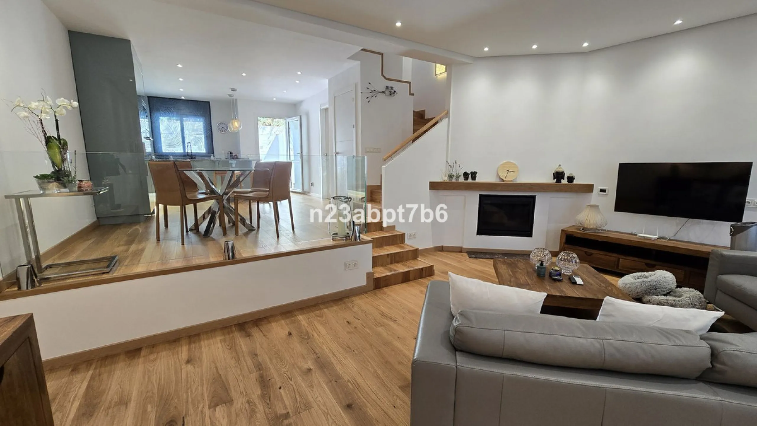This beautiful townhouse has been TOTALLY RENOVATED to a high standard and is located in Zahara de Istan, just an 8-minute drive from Marbella's Golden Mile.