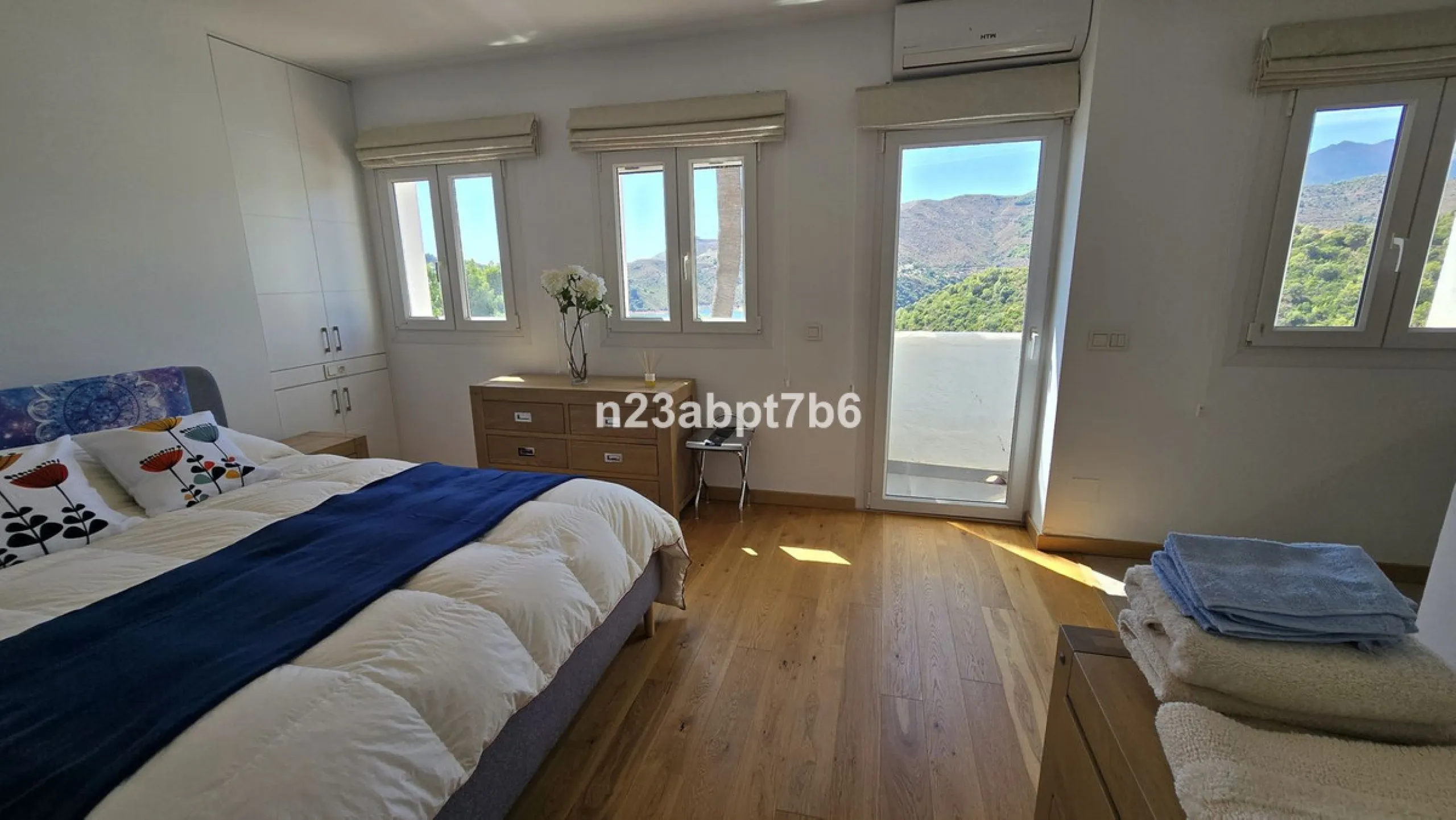 This beautiful townhouse has been TOTALLY RENOVATED to a high standard and is located in Zahara de Istan, just an 8-minute drive from Marbella's Golden Mile.