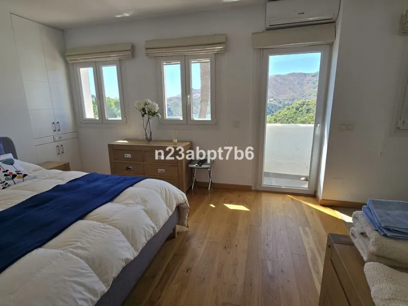 This beautiful townhouse has been TOTALLY RENOVATED to a high standard and is located in Zahara de Istan, just an 8-minute drive from Marbella's Golden Mile.