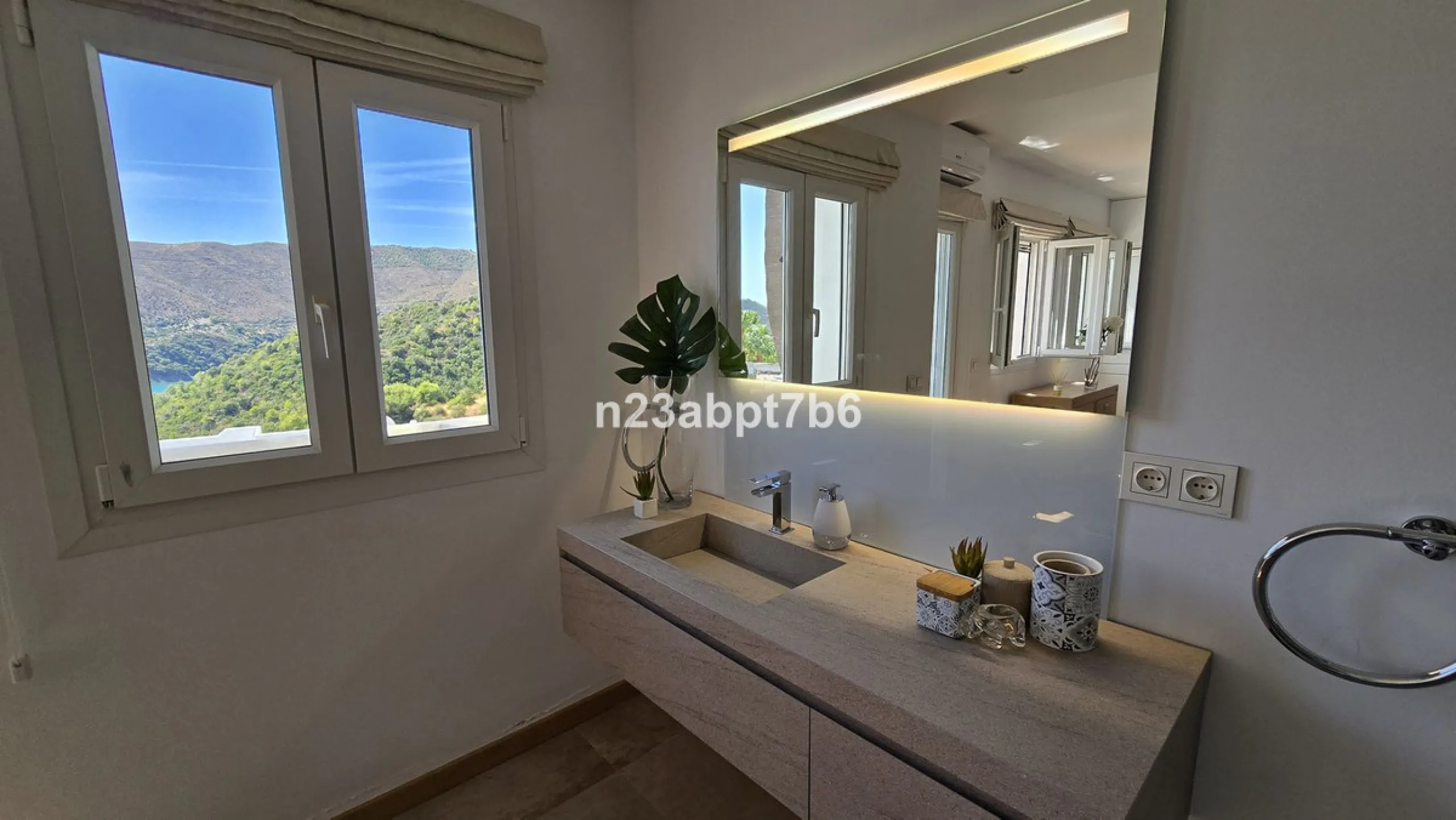 This beautiful townhouse has been TOTALLY RENOVATED to a high standard and is located in Zahara de Istan, just an 8-minute drive from Marbella's Golden Mile.