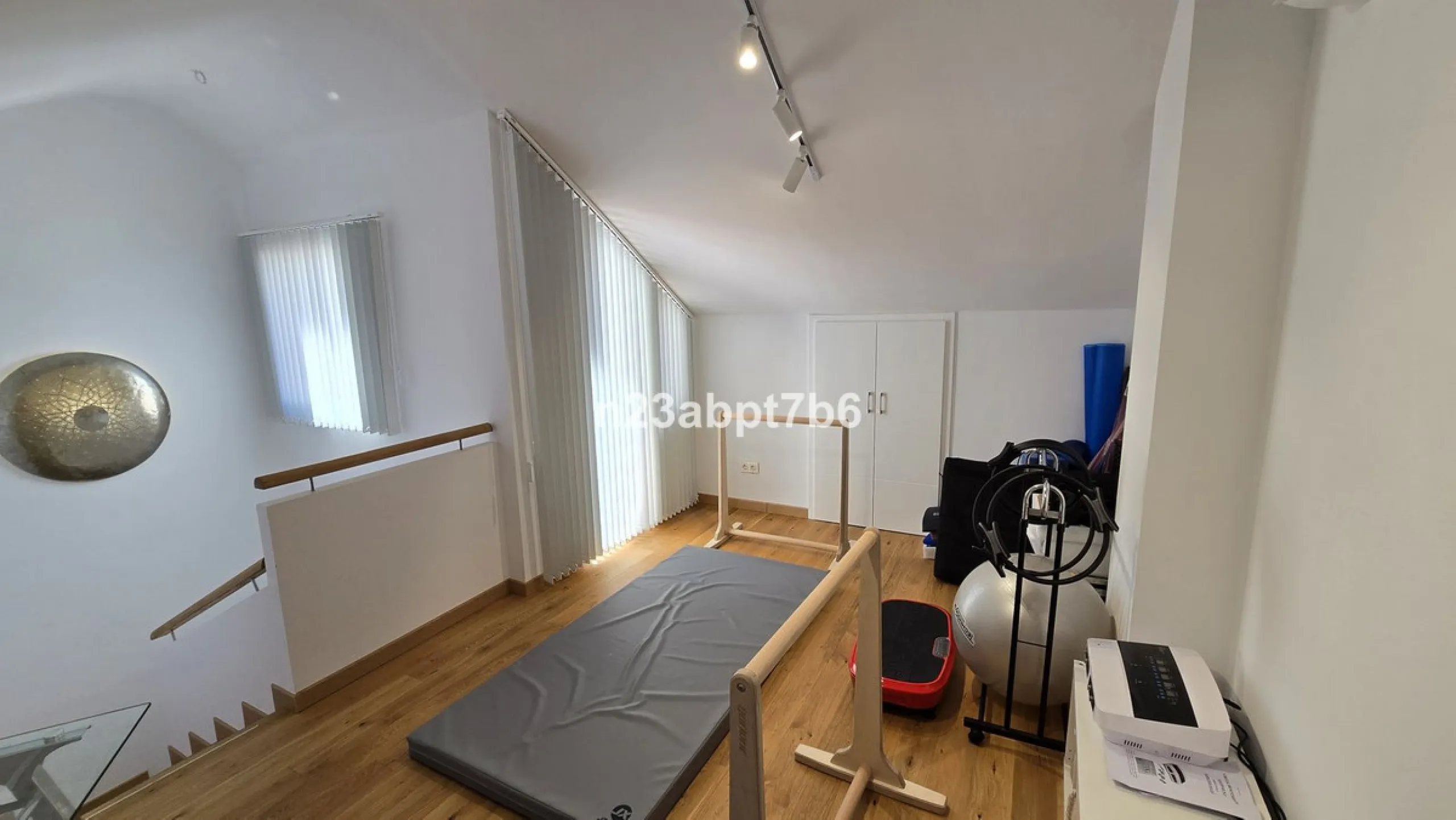 This beautiful townhouse has been TOTALLY RENOVATED to a high standard and is located in Zahara de Istan, just an 8-minute drive from Marbella's Golden Mile.