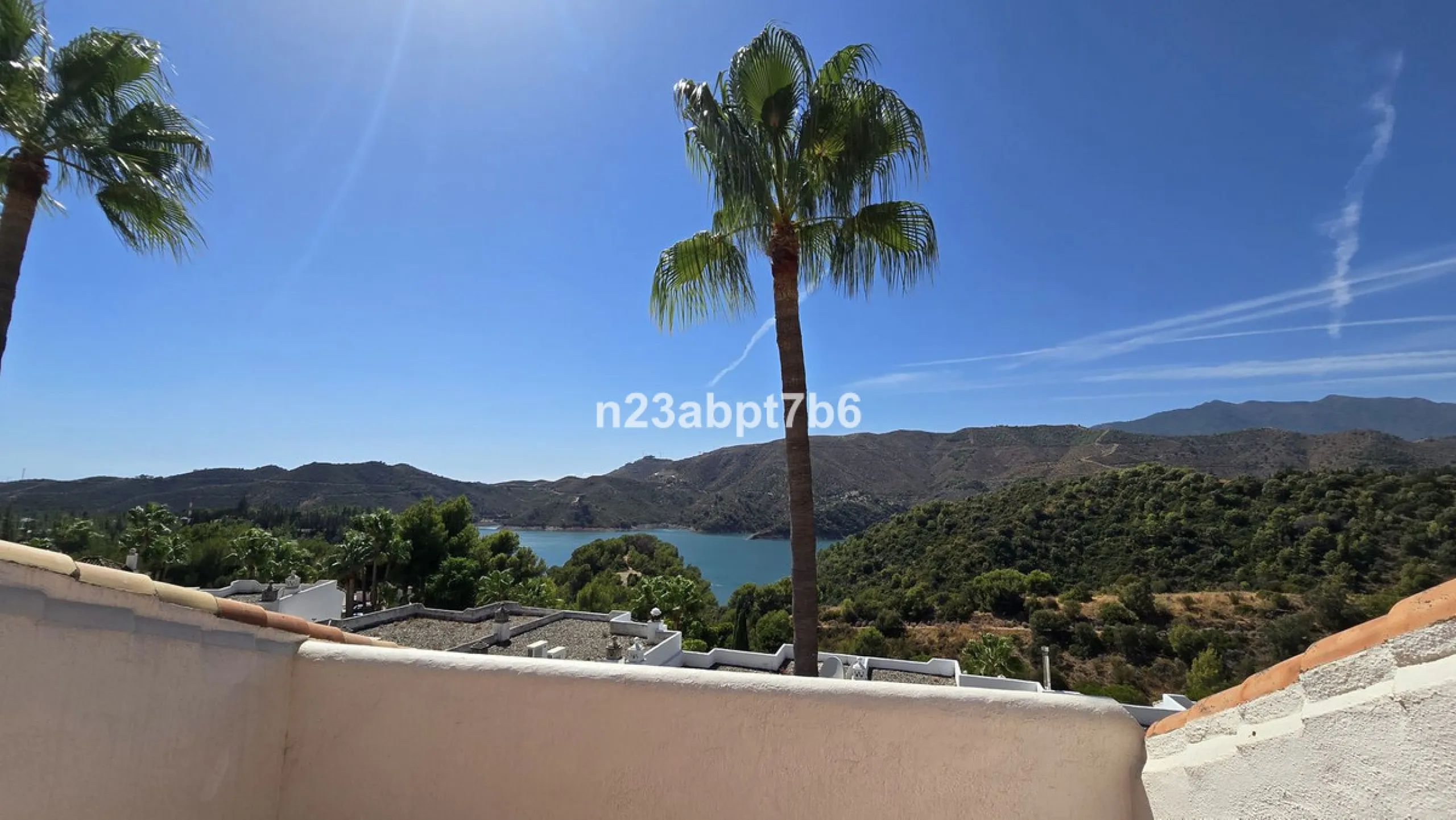This beautiful townhouse has been TOTALLY RENOVATED to a high standard and is located in Zahara de Istan, just an 8-minute drive from Marbella's Golden Mile.