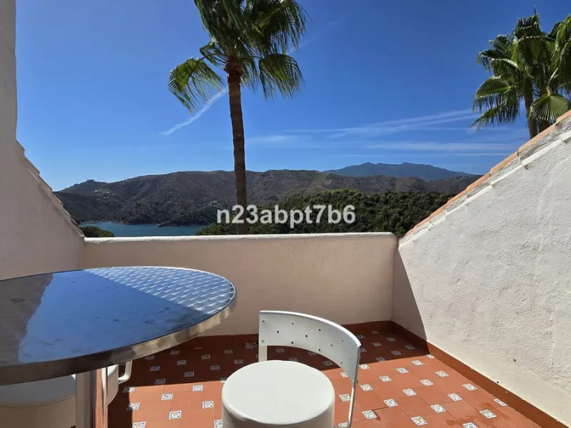 This beautiful townhouse has been TOTALLY RENOVATED to a high standard and is located in Zahara de Istan, just an 8-minute drive from Marbella's Golden Mile.