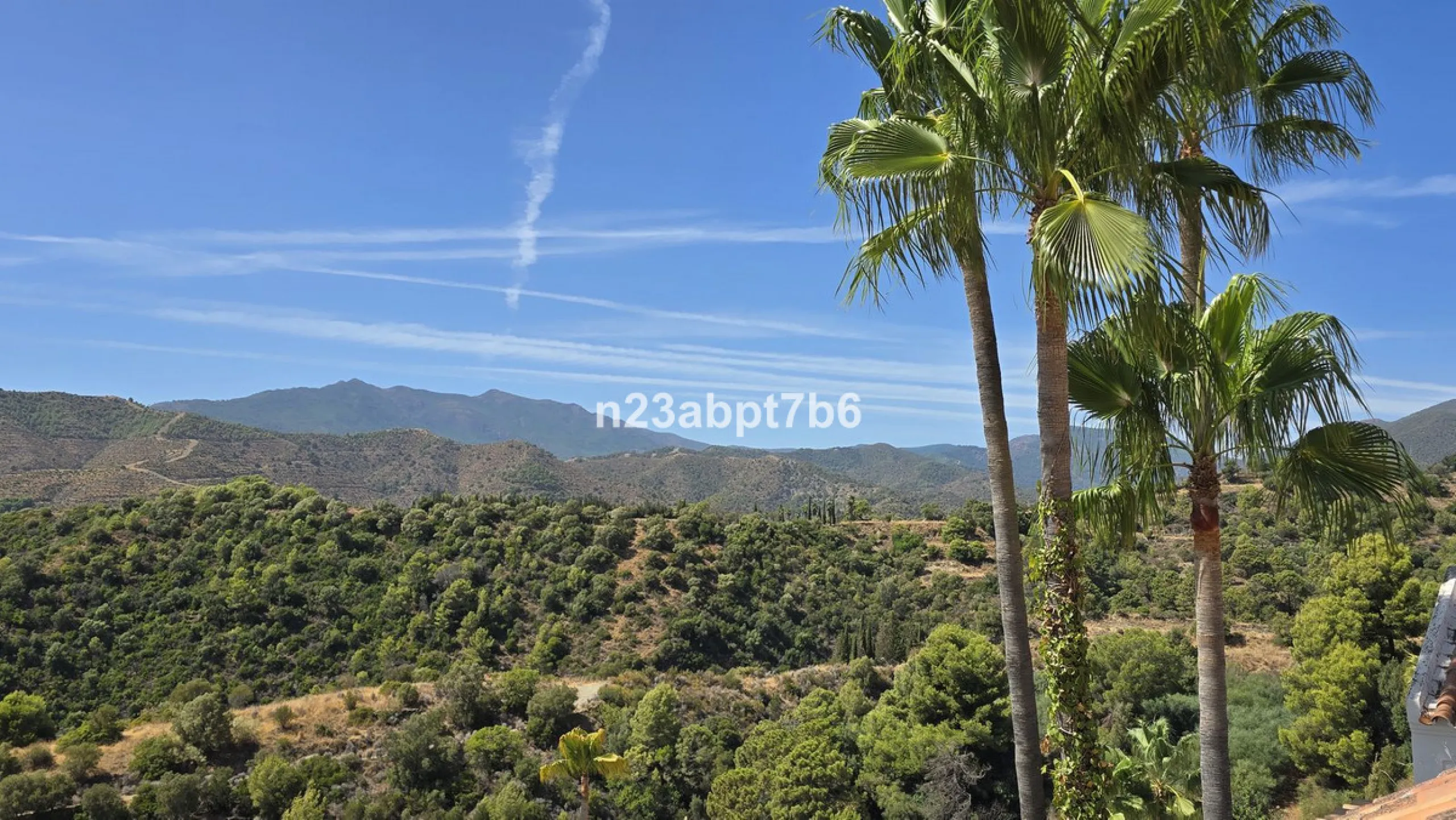 This beautiful townhouse has been TOTALLY RENOVATED to a high standard and is located in Zahara de Istan, just an 8-minute drive from Marbella's Golden Mile.