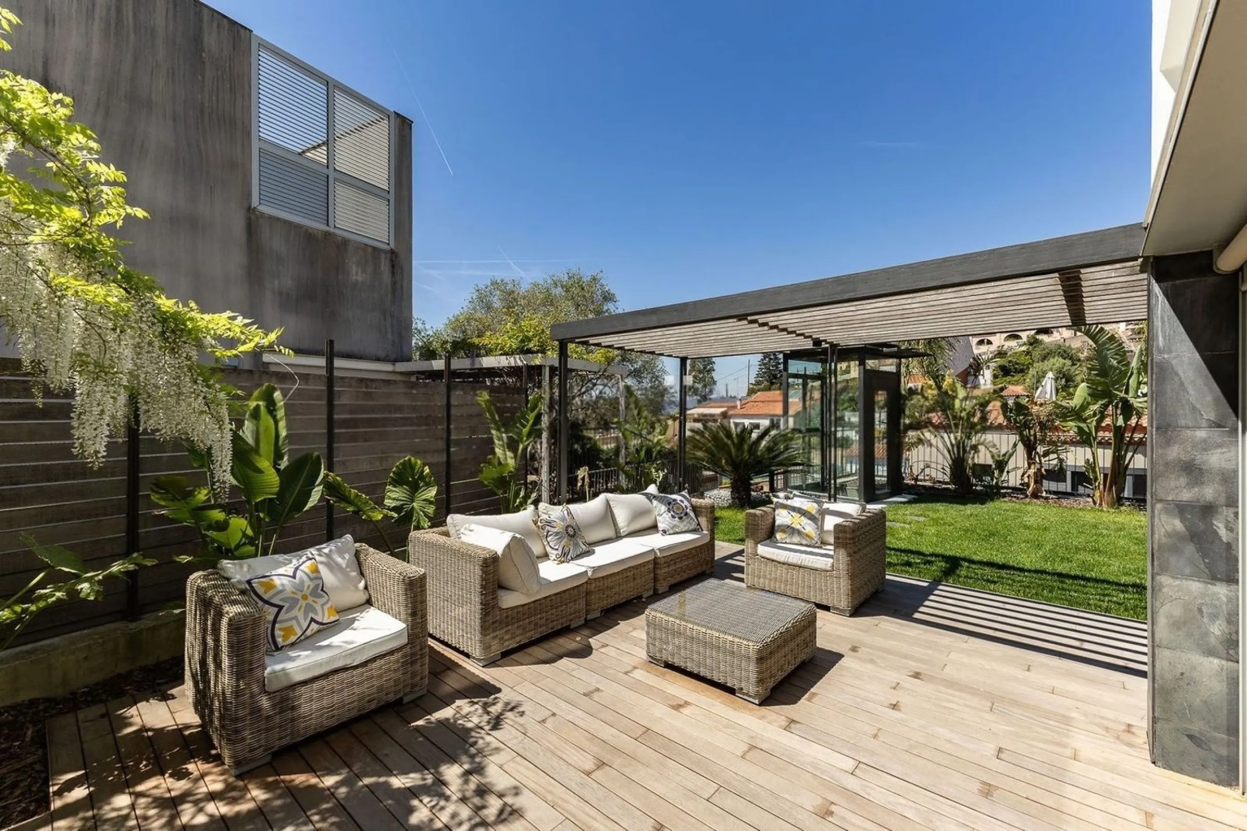 Renovated Contemporary Home with Private Pool in Esplugues de Llobregat, Barcelona