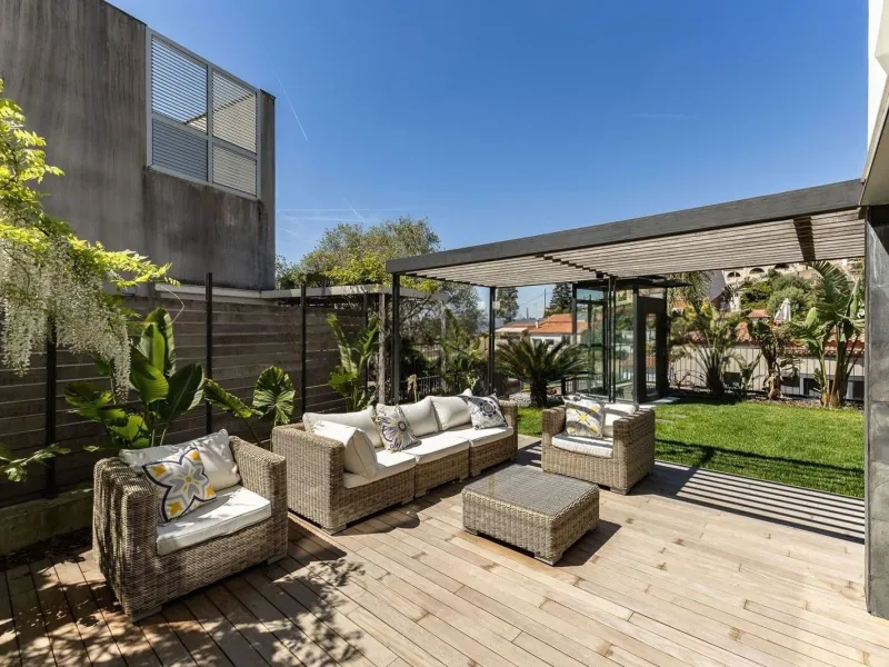 Renovated Contemporary Home with Private Pool in Esplugues de Llobregat, Barcelona