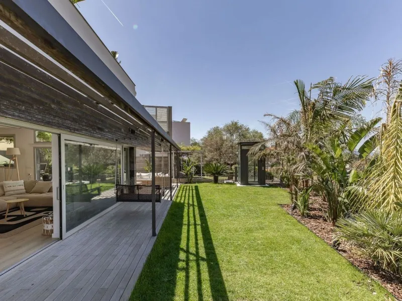Renovated Contemporary Home with Private Pool in Esplugues de Llobregat, Barcelona