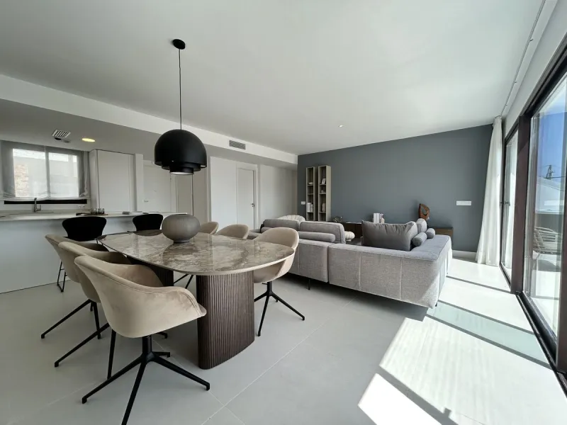Apartment - Penthouse в продаже в Fuengirola, Málaga. В доме 3 спален и 2 ванных комнат. Площадь дома 124 м²