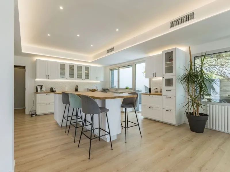 Renovated Contemporary Home with Private Pool in Esplugues de Llobregat, Barcelona