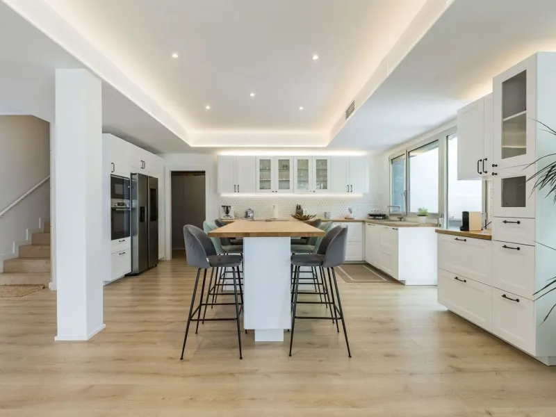 Renovated Contemporary Home with Private Pool in Esplugues de Llobregat, Barcelona