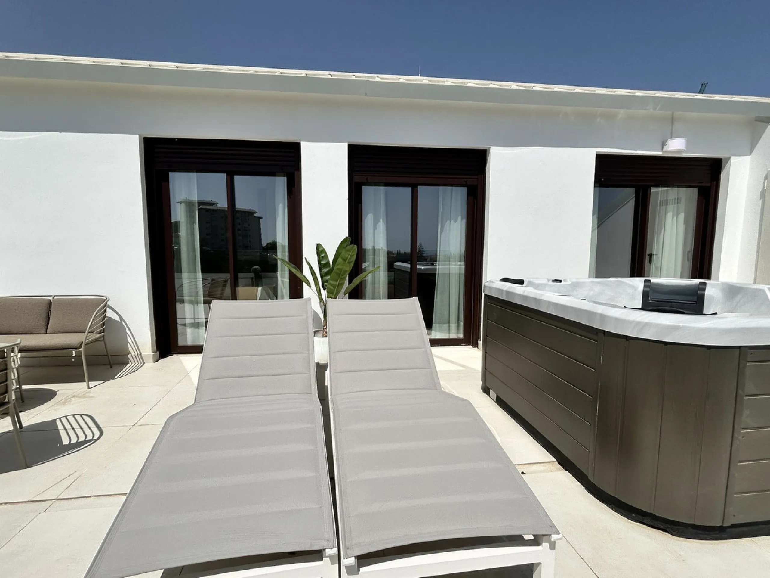 Apartment - Penthouse в продаже в Fuengirola, Málaga. В доме 3 спален и 2 ванных комнат. Площадь дома 124 м²