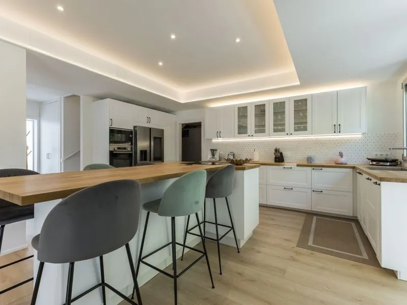 Renovated Contemporary Home with Private Pool in Esplugues de Llobregat, Barcelona