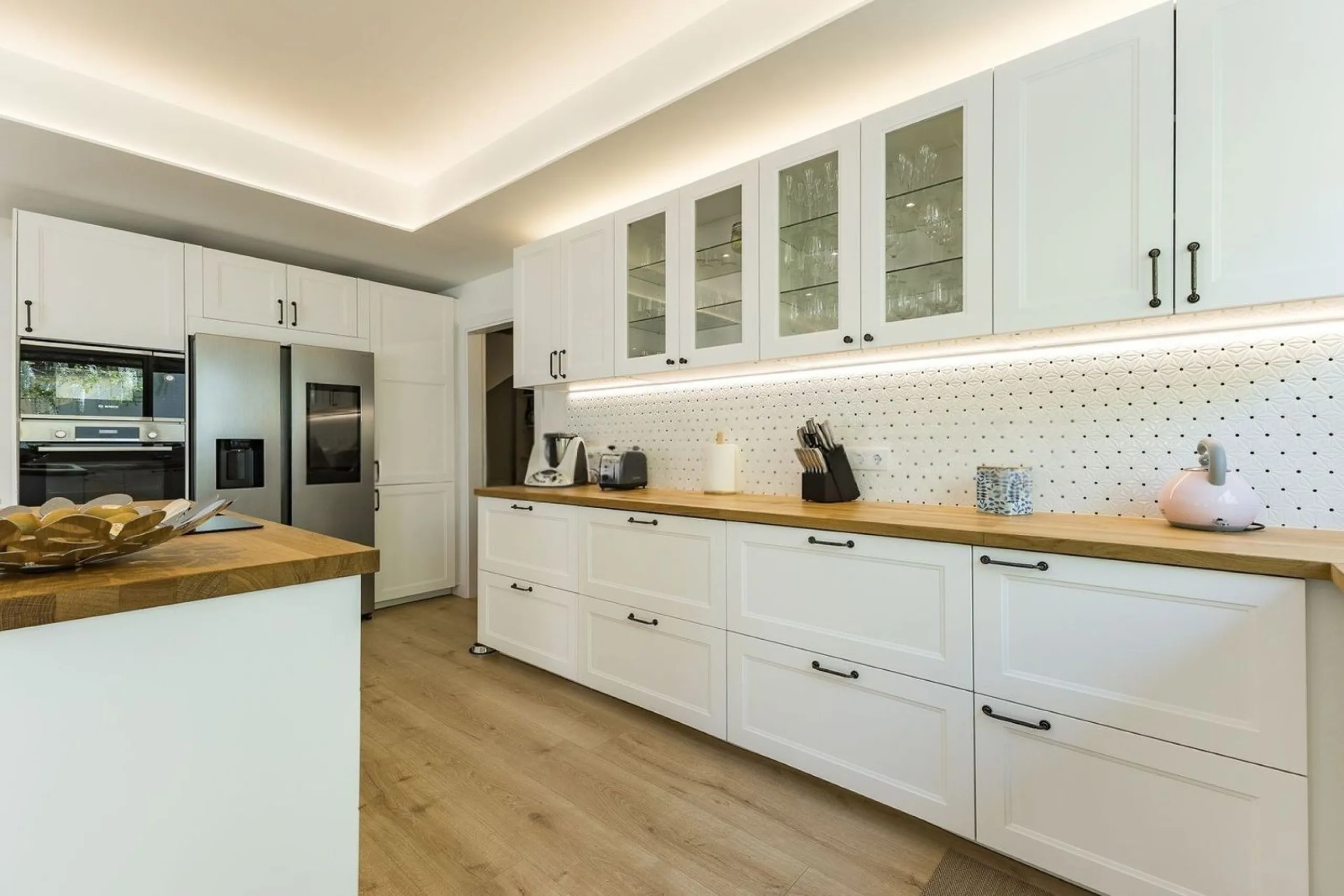 Renovated Contemporary Home with Private Pool in Esplugues de Llobregat, Barcelona
