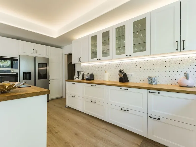 Renovated Contemporary Home with Private Pool in Esplugues de Llobregat, Barcelona