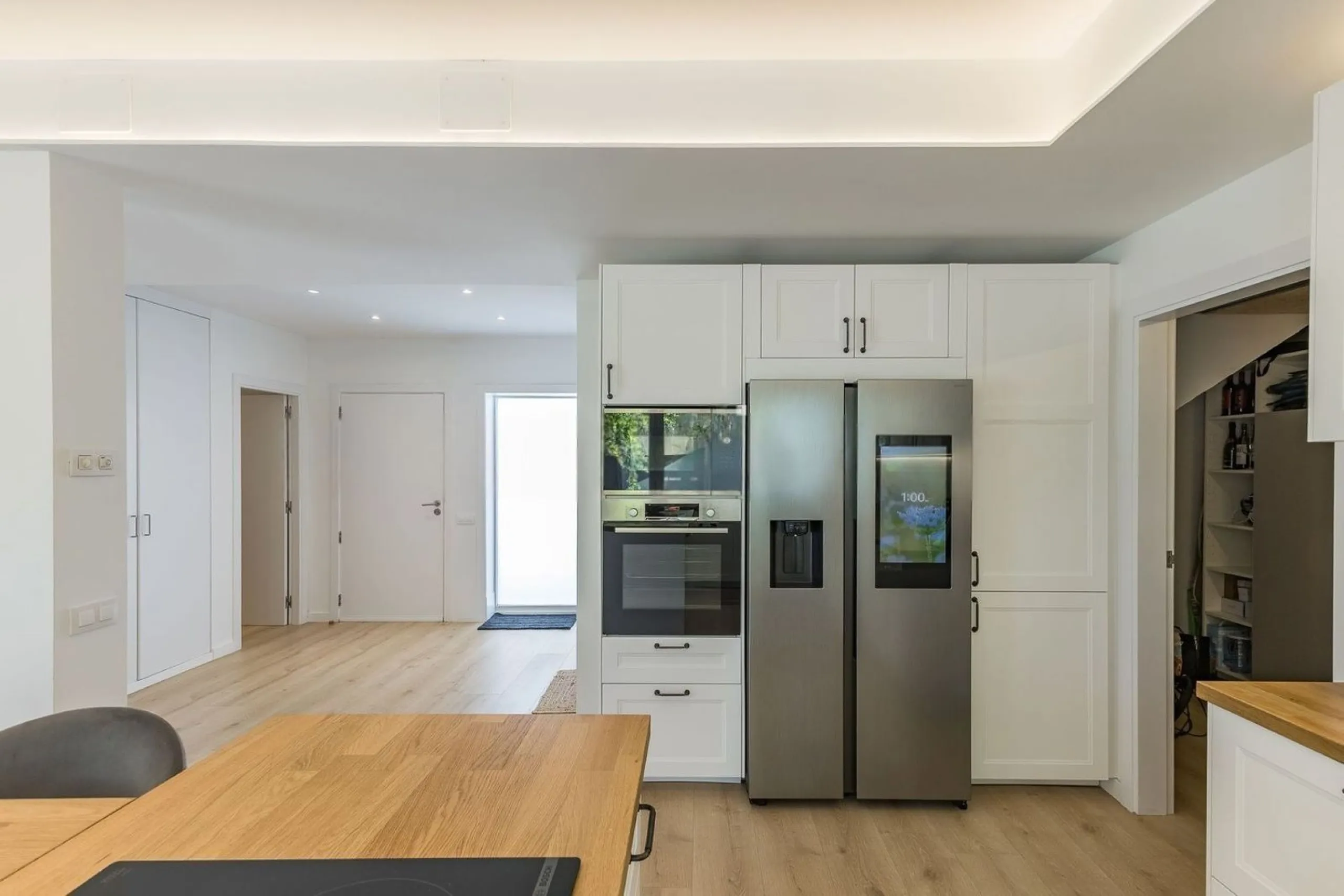 Renovated Contemporary Home with Private Pool in Esplugues de Llobregat, Barcelona