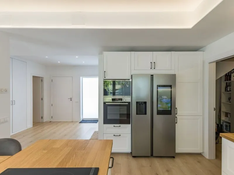 Renovated Contemporary Home with Private Pool in Esplugues de Llobregat, Barcelona
