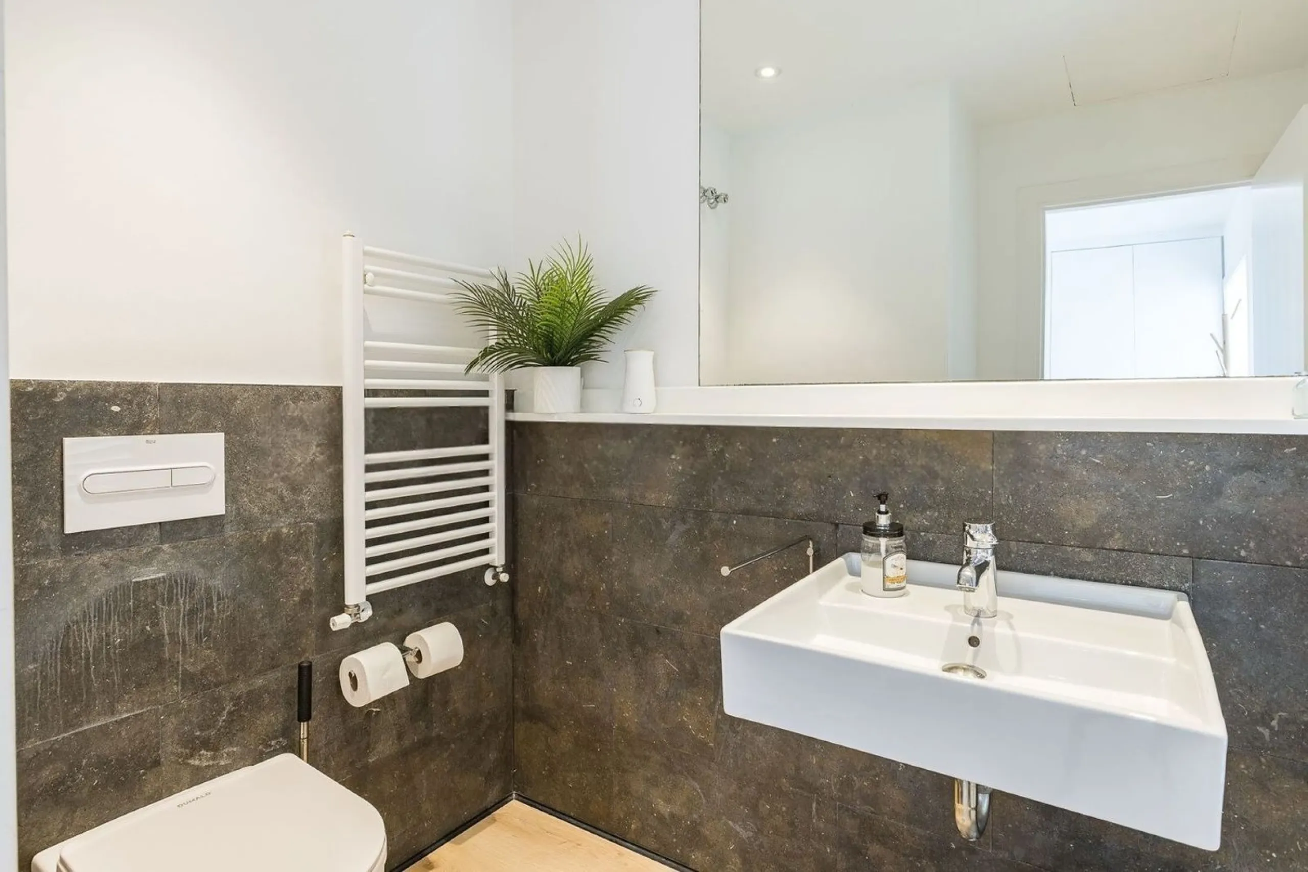 Renovated Contemporary Home with Private Pool in Esplugues de Llobregat, Barcelona