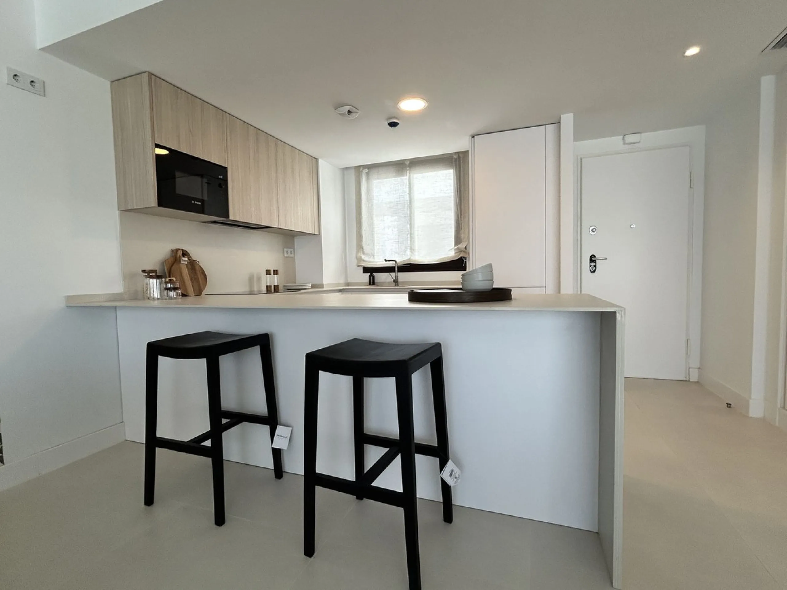 Exclusive newly built penthouse with 3 bedrooms and a spacious south-facing terrace offering spectacular sea and mountain views.