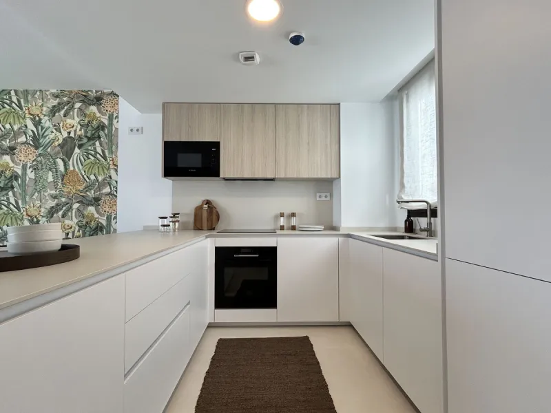 Exclusive newly built penthouse with 3 bedrooms and a spacious south-facing terrace offering spectacular sea and mountain views.