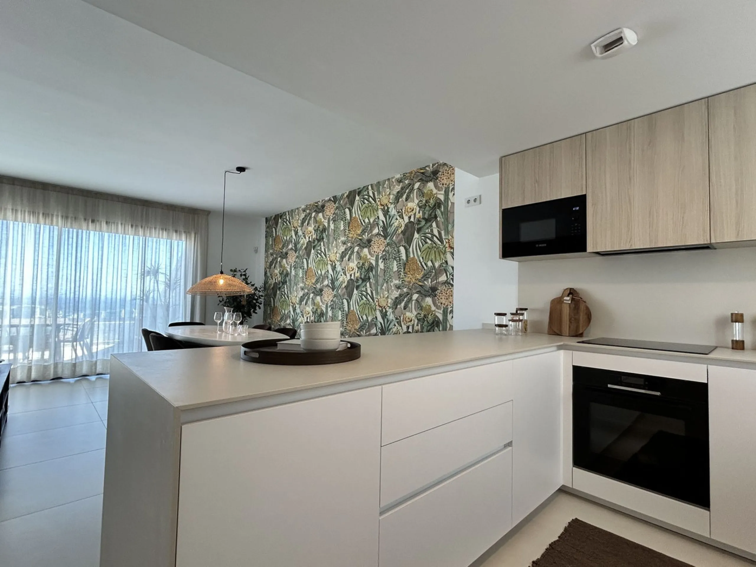 Exclusive newly built penthouse with 3 bedrooms and a spacious south-facing terrace offering spectacular sea and mountain views.