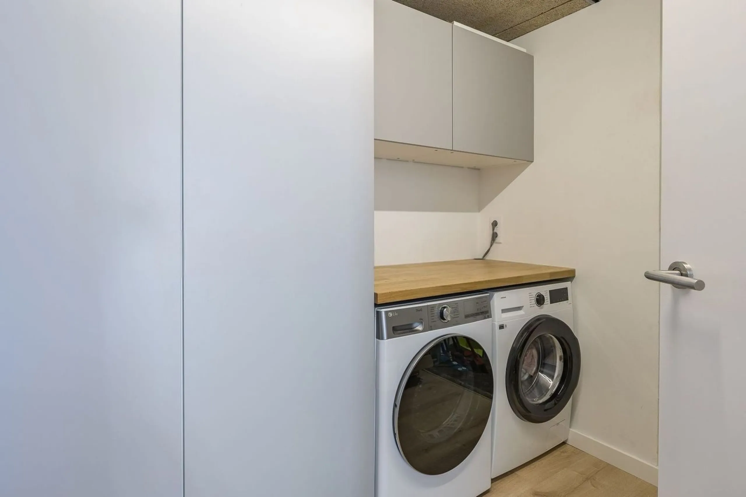 Renovated Contemporary Home with Private Pool in Esplugues de Llobregat, Barcelona