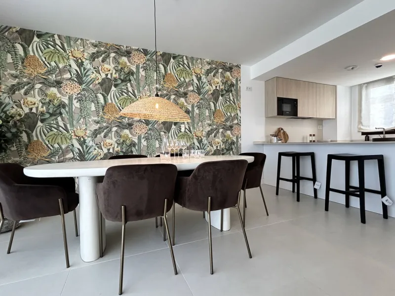 Exclusive newly built penthouse with 3 bedrooms and a spacious south-facing terrace offering spectacular sea and mountain views.