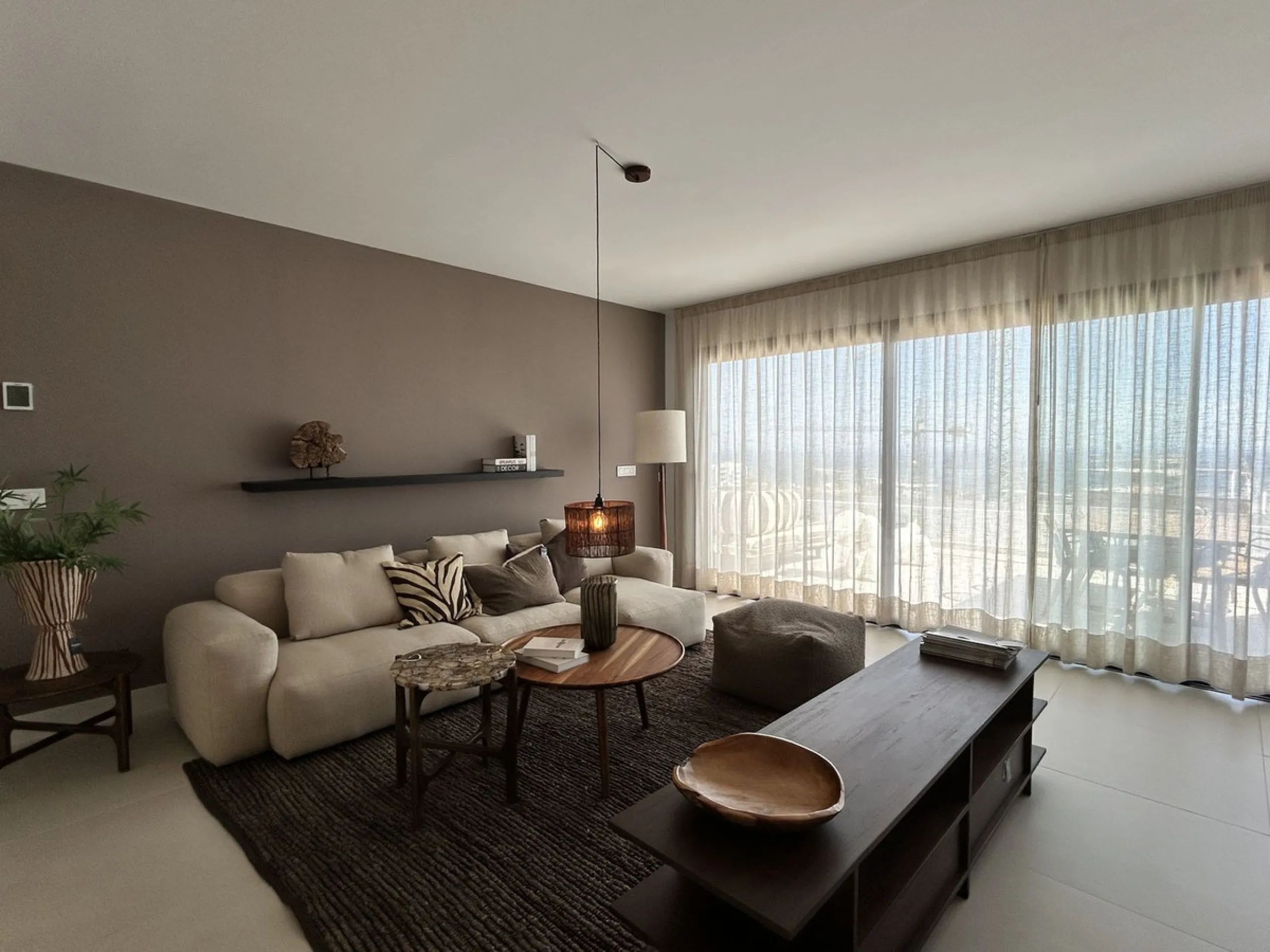 Exclusive newly built penthouse with 3 bedrooms and a spacious south-facing terrace offering spectacular sea and mountain views.