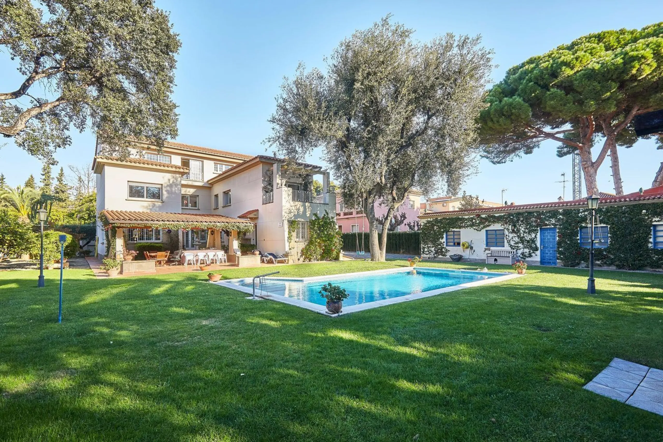 Casa independiente con gran parcela en Sant Just Desvern, Barcelona