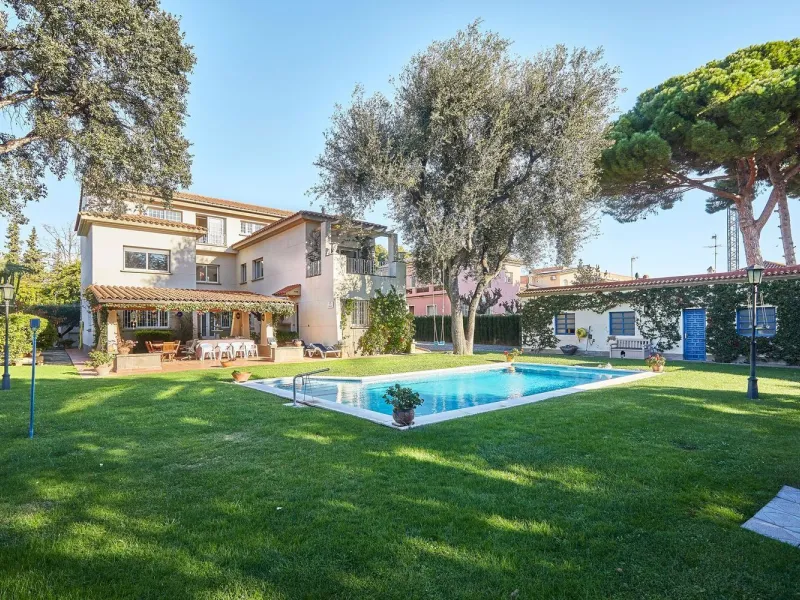 Casa independiente con gran parcela en Sant Just Desvern, Barcelona