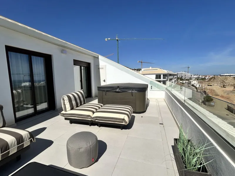 Exclusive newly built penthouse with 3 bedrooms and a spacious south-facing terrace offering spectacular sea and mountain views.