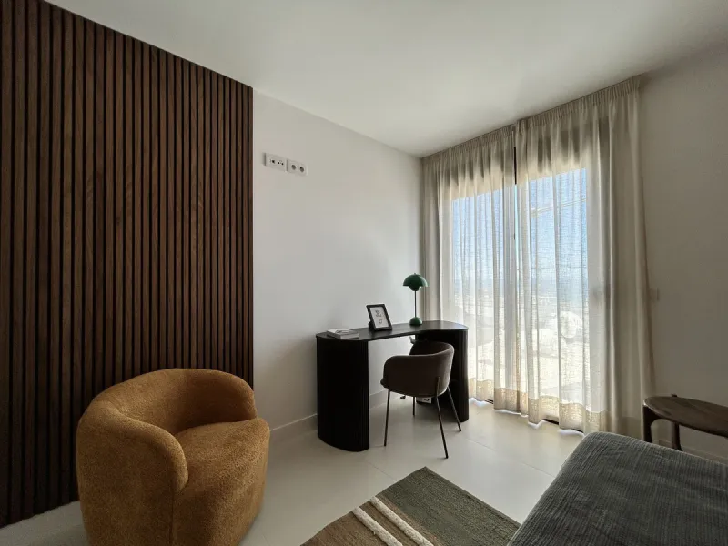 Exclusive newly built penthouse with 3 bedrooms and a spacious south-facing terrace offering spectacular sea and mountain views.