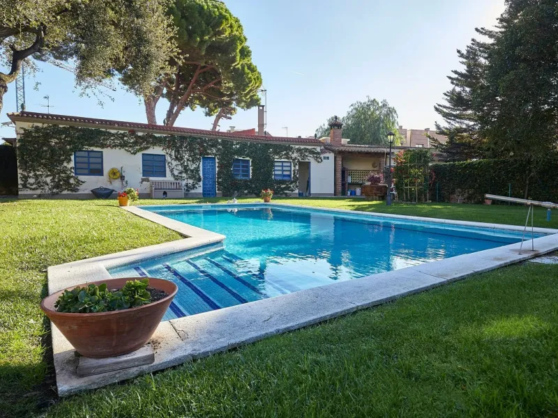 Casa independiente con gran parcela en Sant Just Desvern, Barcelona