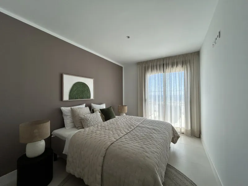 Exclusive newly built penthouse with 3 bedrooms and a spacious south-facing terrace offering spectacular sea and mountain views.