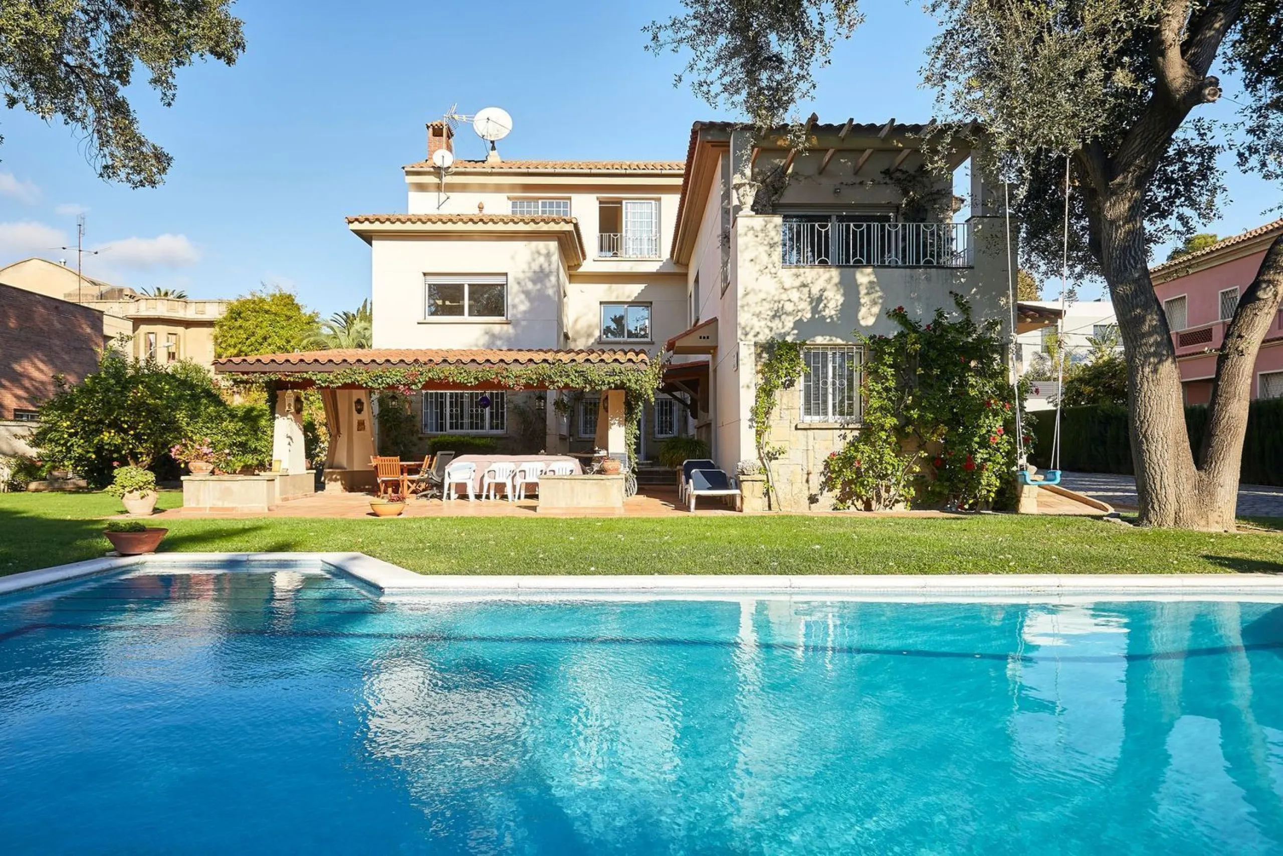 Casa independiente con gran parcela en Sant Just Desvern, Barcelona
