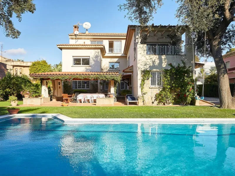 Casa independiente con gran parcela en Sant Just Desvern, Barcelona