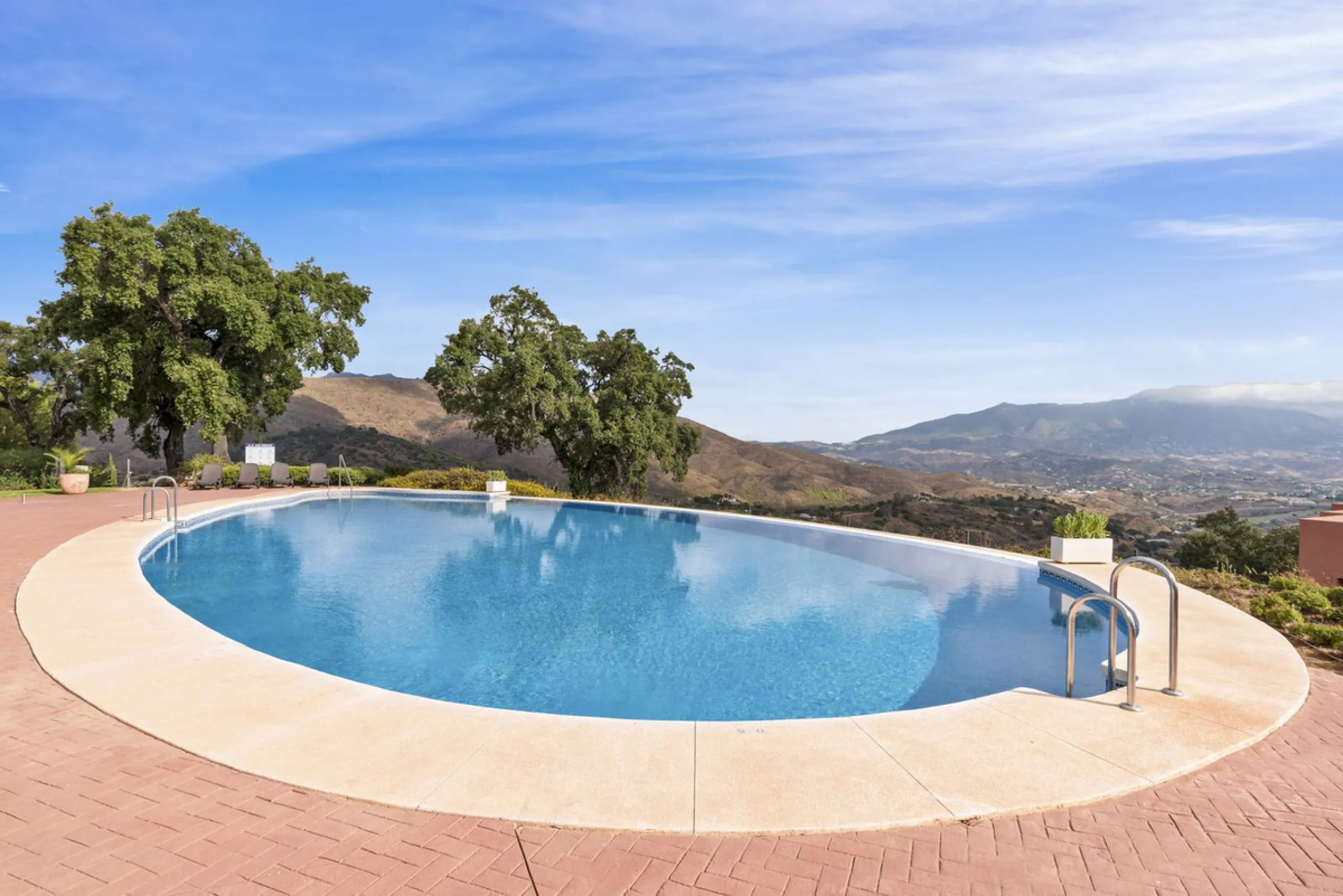 Spacious renovated 2-Bedroom Apartment with Panoramic Views in Los Vinedos, La Mairena