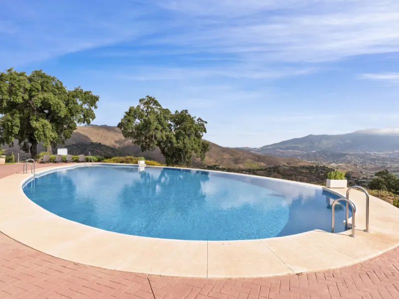 Spacious renovated 2-Bedroom Apartment with Panoramic Views in Los Vinedos, La Mairena