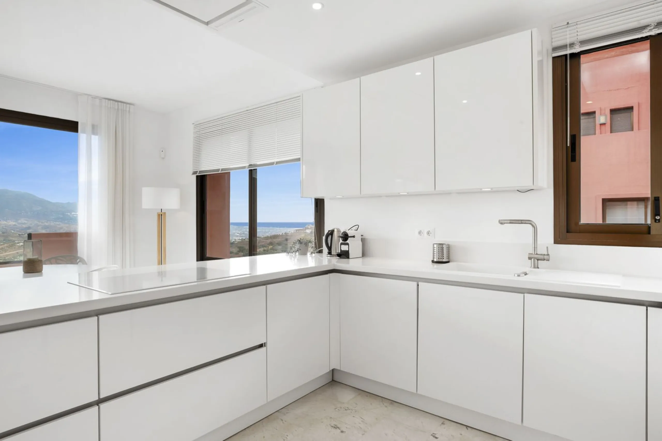 Spacious renovated 2-Bedroom Apartment with Panoramic Views in Los Vinedos, La Mairena