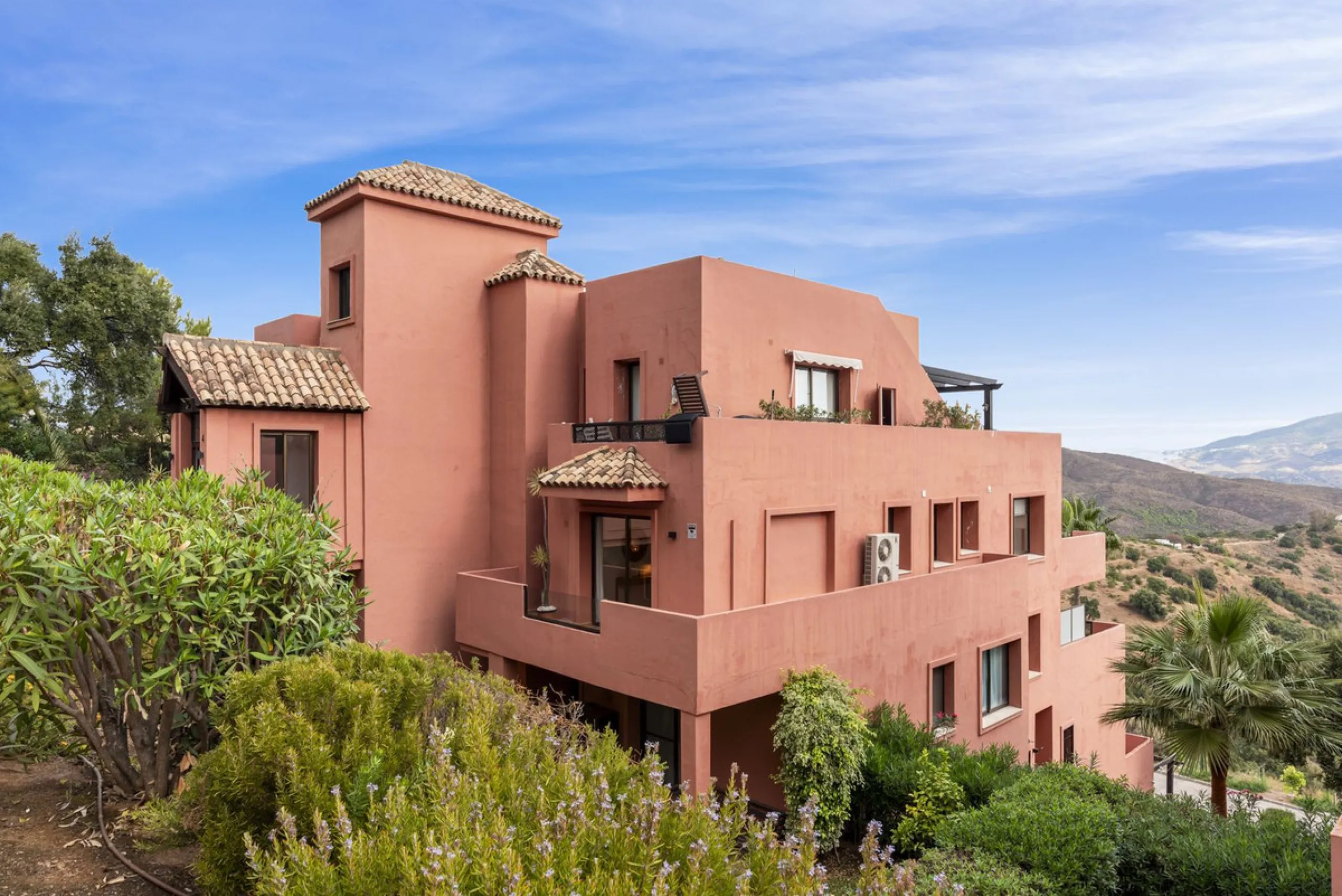 Spacious renovated 2-Bedroom Apartment with Panoramic Views in Los Vinedos, La Mairena