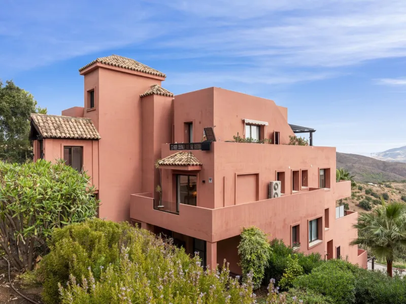 Spacious renovated 2-Bedroom Apartment with Panoramic Views in Los Vinedos, La Mairena