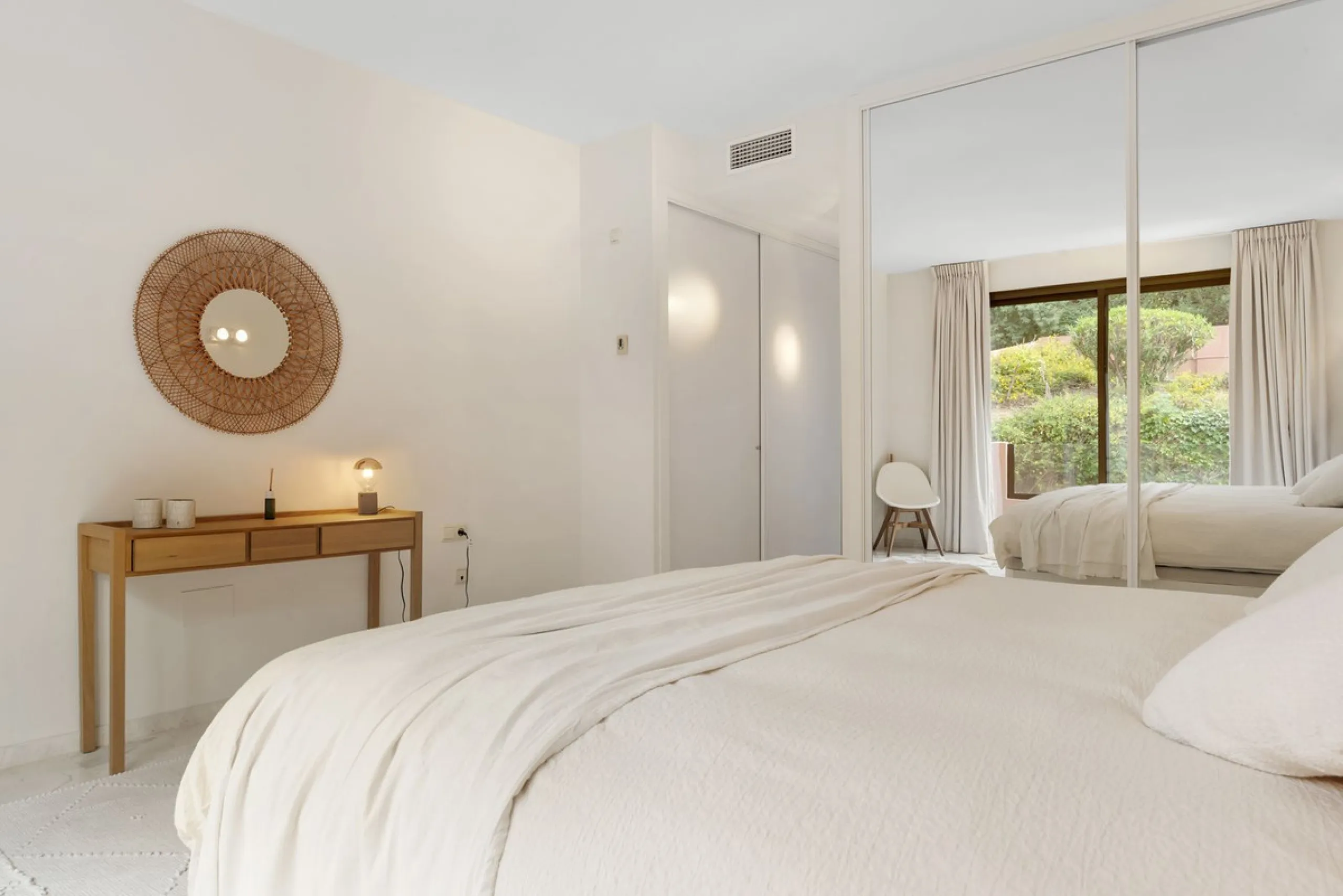 Spacious renovated 2-Bedroom Apartment with Panoramic Views in Los Vinedos, La Mairena