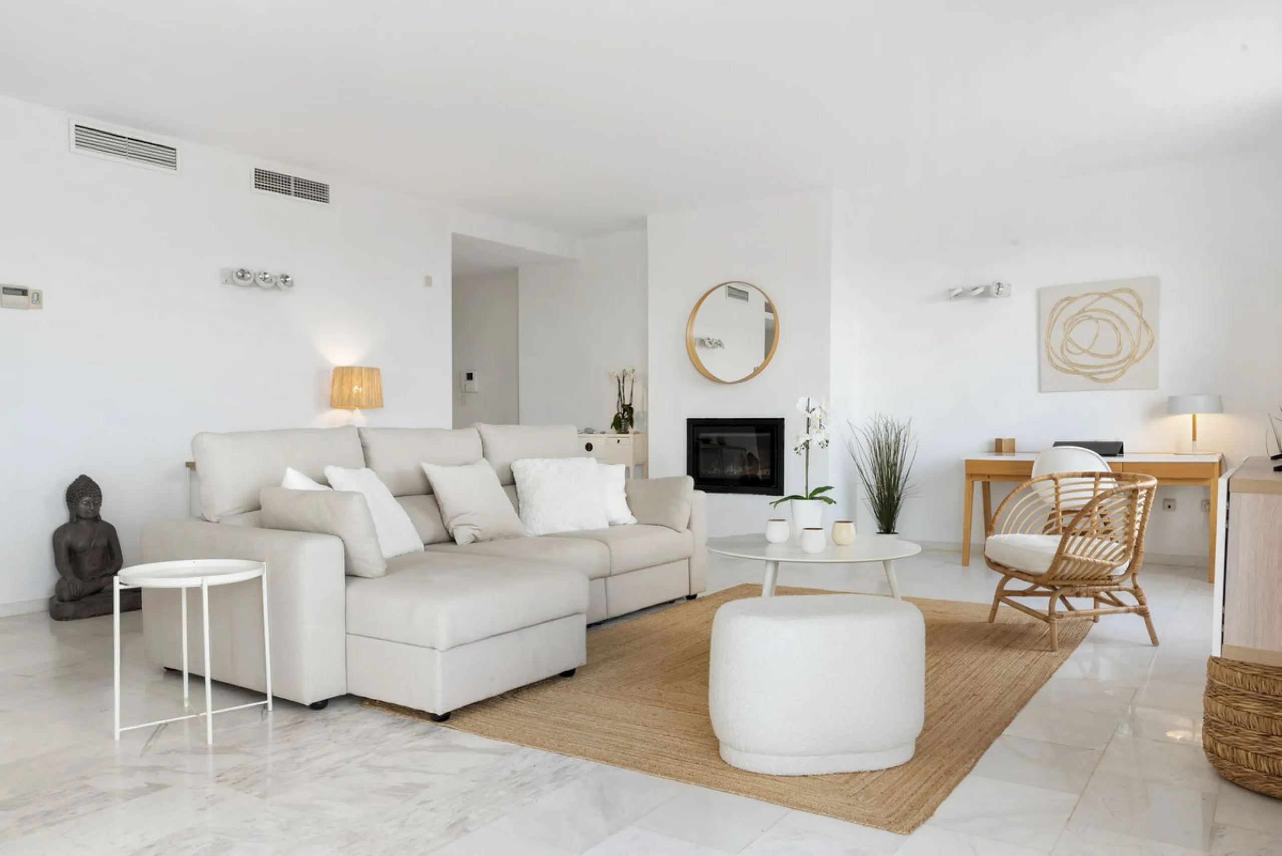 Spacious renovated 2-Bedroom Apartment with Panoramic Views in Los Vinedos, La Mairena